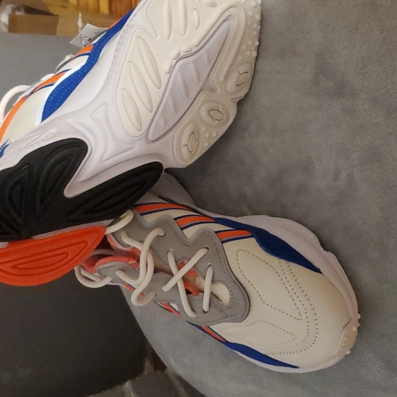 Boys Adidas - Picture 4 of 4